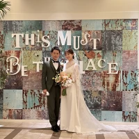 挙式会場前のフォトスポット