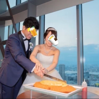 卵カット、半熟卵がふわっ。ケチャップライスが包まれる瞬間。