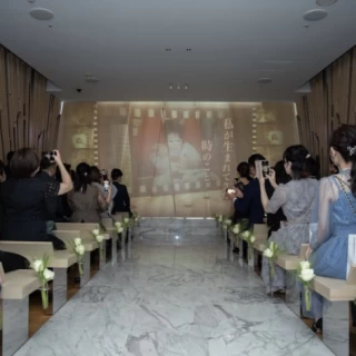 新婦登場前に、新婦からの親へのメッセージムービー。