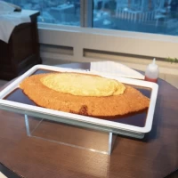 ケーキ入刀ならぬ、オムライス入刀。
