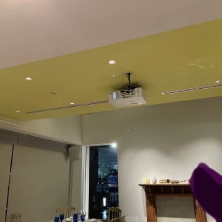 動画を流す時のプロジェクター