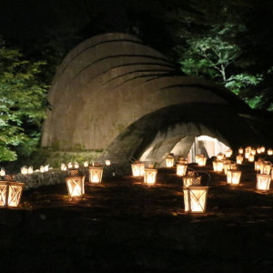 式当日の会場での夜の催し|633275さんの軽井沢高原教会の写真(1575374)