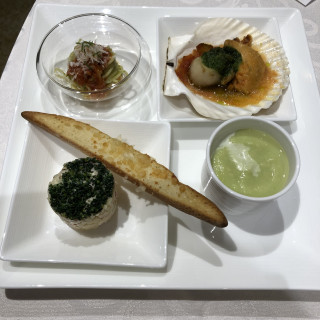 プリフィックスコースで頼みました。
前菜などのBです。