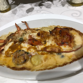 魚料理のCです。
オマール海老と帆立貝柱のグラタン仕立て