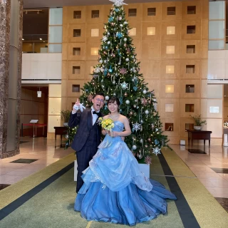 ロビー前のクリスマスツリーで撮影。