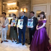 抽選会での当選ゲストとの写真