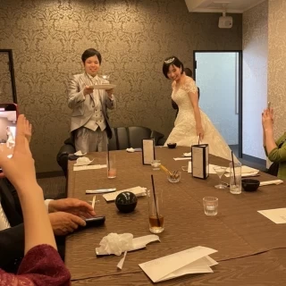 食事会の会場（一番後ろの席から撮影）