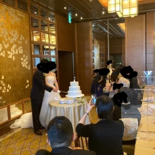 ケーキ入刀の様子です。