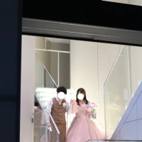 螺旋階段的なものです。カーテン奥にあります。