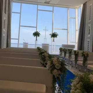 海が一望できるチャペル