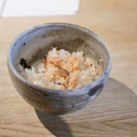 釜飯。
秋なので、鮭と栗。