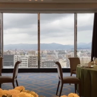 京都市内を一望できます。ナイトウェディングもおすすめです。