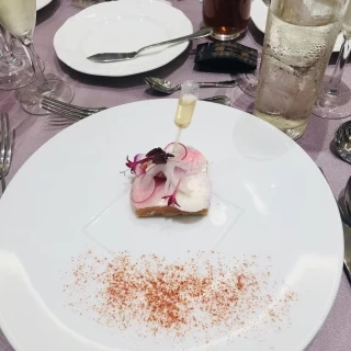 コース料理のうちの一つです
