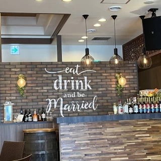 披露宴会場の隅っこにドリンクカウンターがあります。