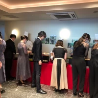 デザートビュッフェは披露宴会場入り口の所で(中には入らず)