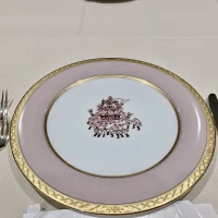 博多の祭りを描いた食器