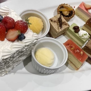デザートビュッフェ