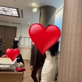 ベージュ、ブラウンを基調としたモダンな会場。