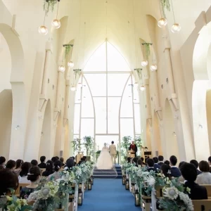 光が入ってきて明るいチャペルです|635171さんのアンジェローブ(Wedding Island Angerobe)（ウエディング取扱終了）の写真(1588548)