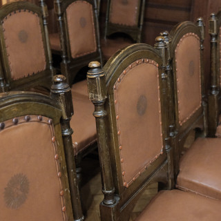 挙式会場の伝統的な椅子