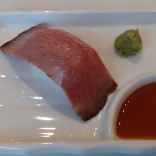 試食で頂いた肉寿司です。