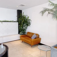 テラスから中に入る居間のようなところ