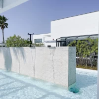 入ってすぐのガーデン