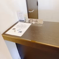 クロークで参列者の荷物も預けられる。