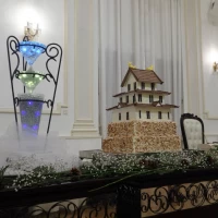 クリスタルファウンテンと城のウエディングケーキ