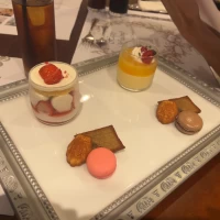 ケーキとゼリーのデザート。ケーキがふわふわで、可愛かったです