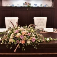 披露宴会場の新郎新婦の座席です。