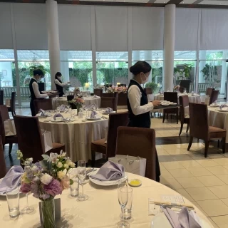 落ち着いた披露宴会場
