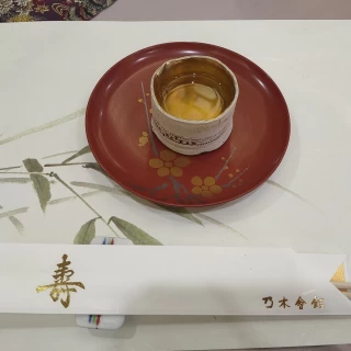 はじめに、その日の一番だしをいただきます