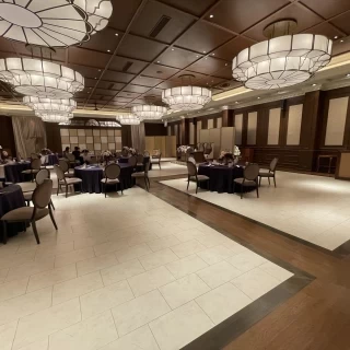 大人数での披露宴も可能な会場。
