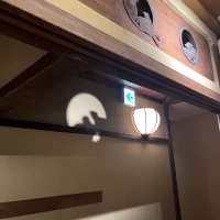 小鳥が影絵になって現れる、小洒落感