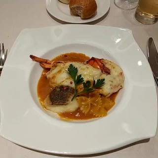 魚料理 濃厚なビスクソースがおいしいかったです