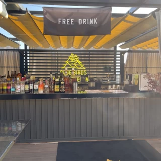 屋上のチャペル。ドリンクバーのコーナー