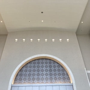 ラウンジ上部の壁|636160さんの霞山会館(KAZAN KAIKAN) パレスホテル運営の写真(1599445)