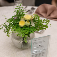 ゲストテーブルの花