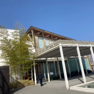 披露宴会場の外観です。外観からは全然想像できない内観です。
