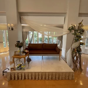 披露宴会場の新郎新婦席です。|636796さんのウエディングヒルズアジュール(営業終了)の写真(1601090)