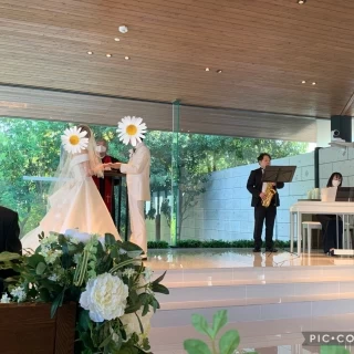挙式会場にて生歌と生演奏