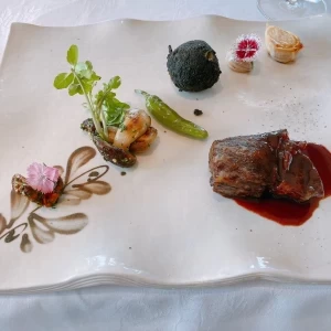 メイン (もとぶ牛サーロインの炭火焼き)|636967さんのルネッサンス・リベーラ教会(ルネッサンスリゾートオキナワ内)チュチュリゾートウエディングの写真(1602571)