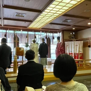 親族に見守られながら誓いの言葉