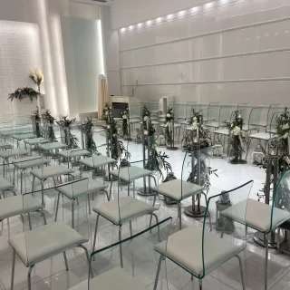 白で統一された挙式会場