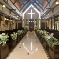 木目が素敵なチャペルです！