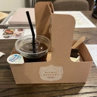 デザートビュッフェではこういう形で受け取れます