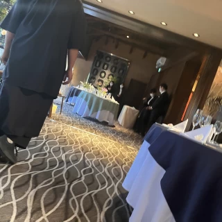 中央の扉を開けると50名まで座れるそうです。