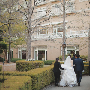 晴れていれば式場にはこの小径を通ります。|637404さんの仙台ロイヤルパークホテルの写真(1887120)