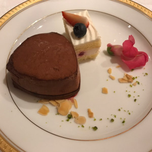 小さいケーキはウェディングケーキです|637404さんの仙台ロイヤルパークホテルの写真(1887112)